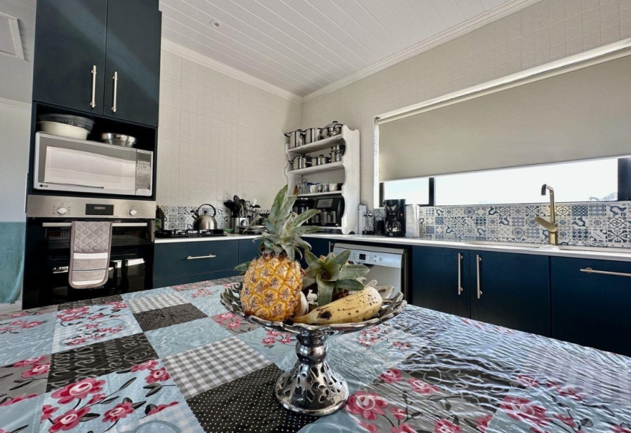 5 Bedroom Property for Sale in Fraaiuitsig Western Cape